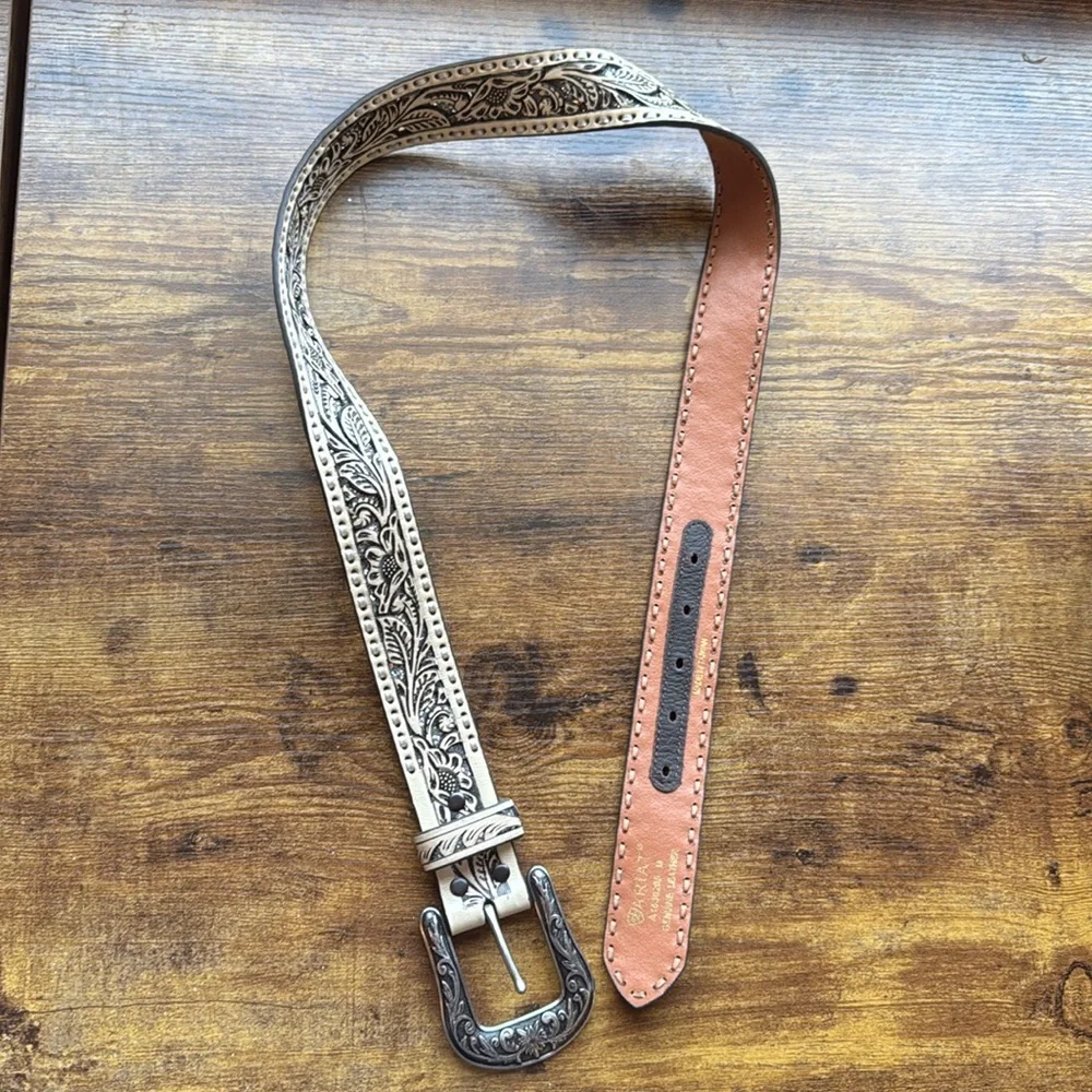 Ariat Size Medium Elegant Genuine Leather Silver and Tan Women's Buckle Belt